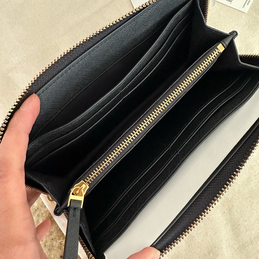 New Tory Burch Emerson continental wallet / wristlet - Picture 6 of 6